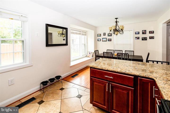 SPRINGFIELD SQUARE - Residential Lease