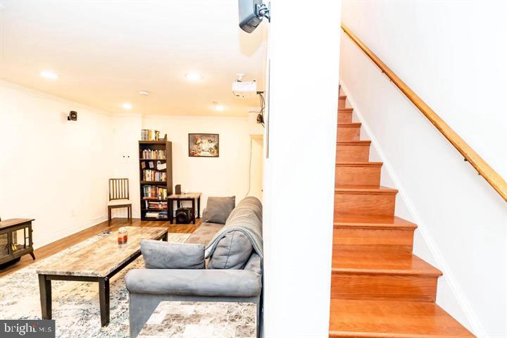 SPRINGFIELD SQUARE - Residential Lease