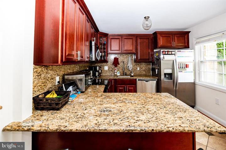 SPRINGFIELD SQUARE - Residential Lease