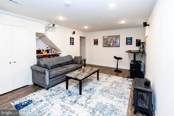 SPRINGFIELD SQUARE - Residential Lease