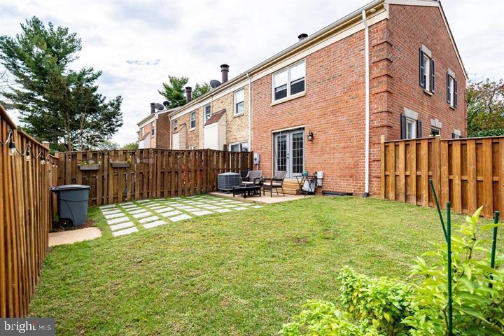 SPRINGFIELD SQUARE - Residential Lease