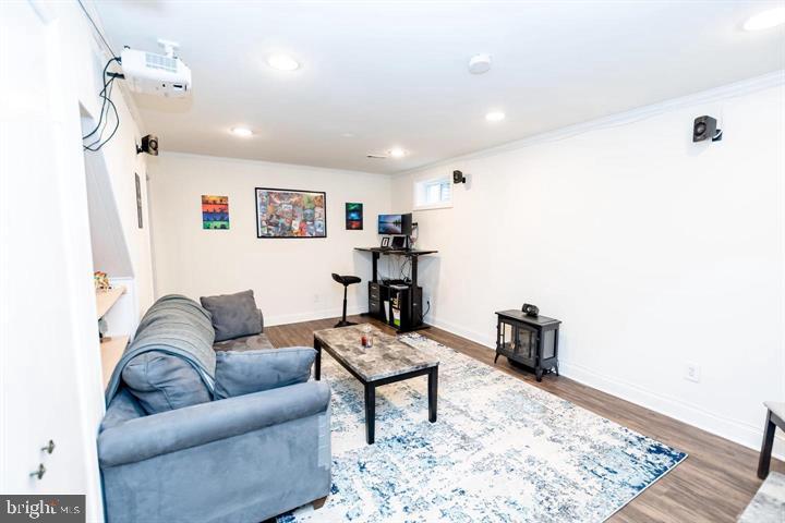 SPRINGFIELD SQUARE - Residential Lease