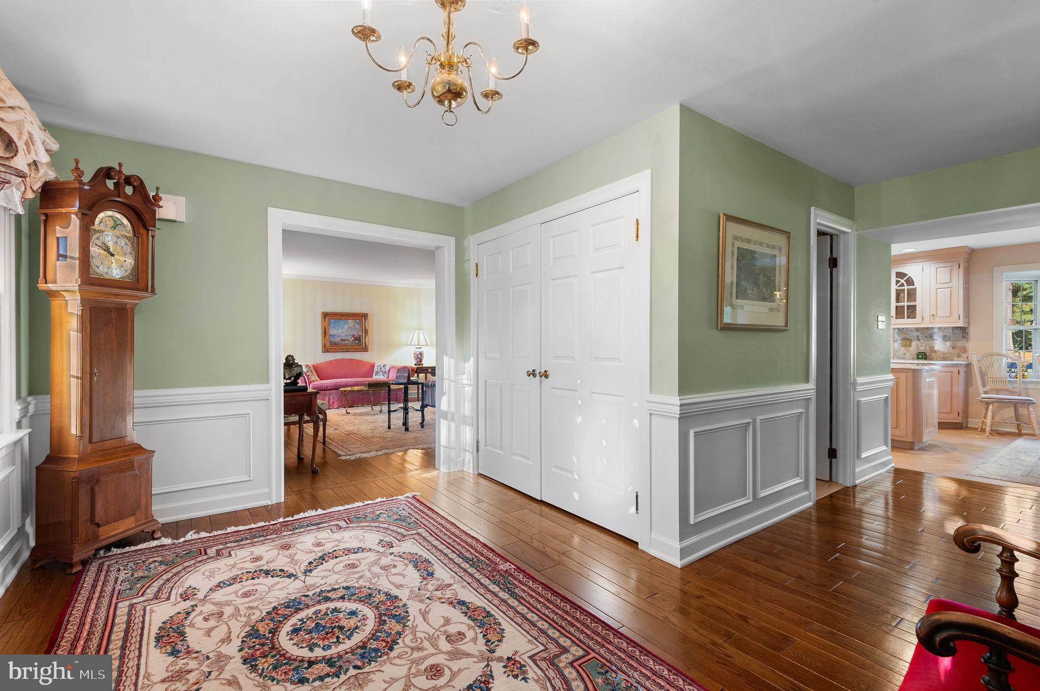 560 WOODFORD ROAD