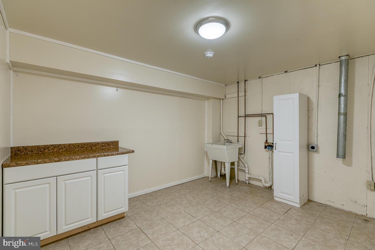 HAMPTON OAKS - Residential Lease