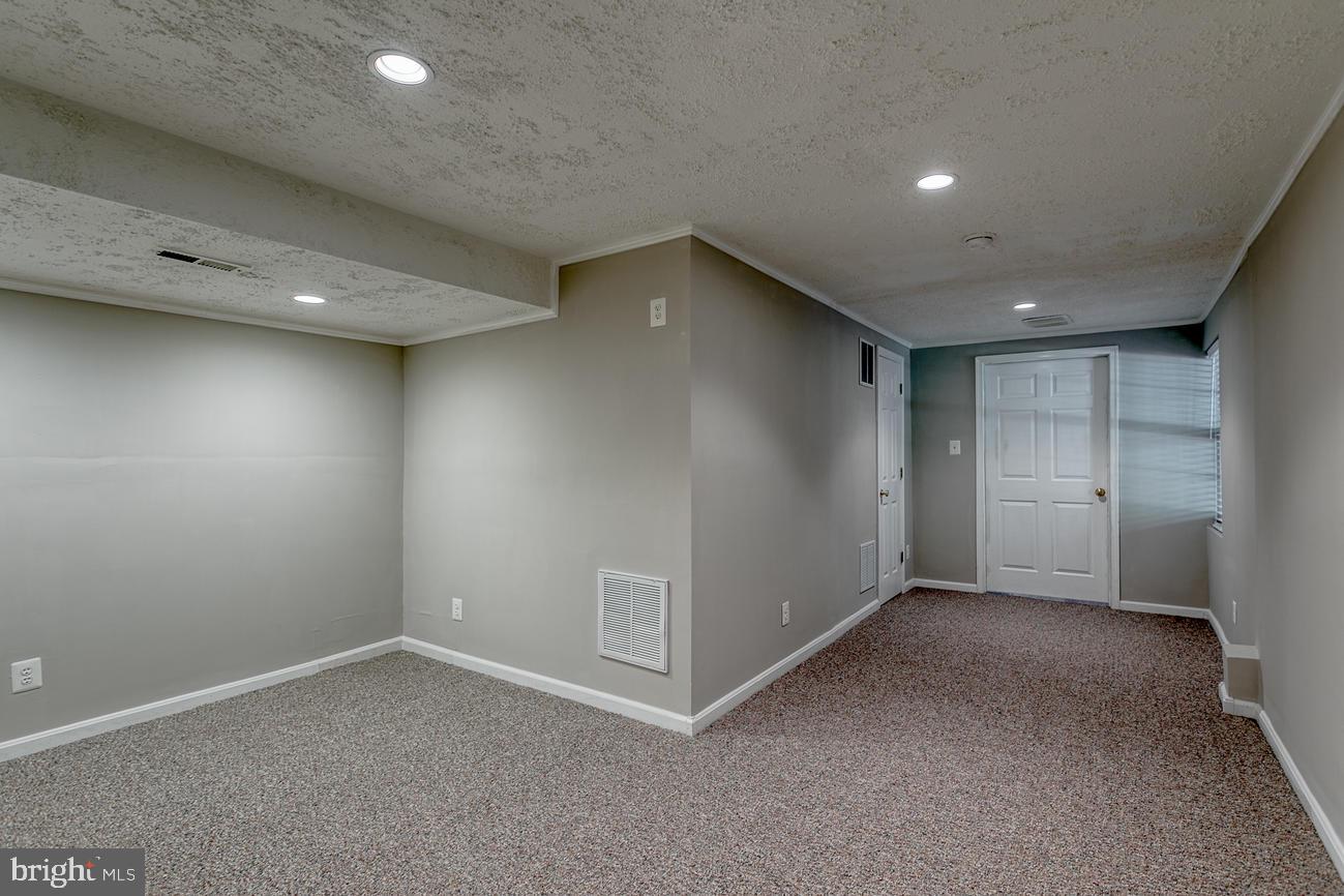 HAMPTON OAKS - Residential Lease