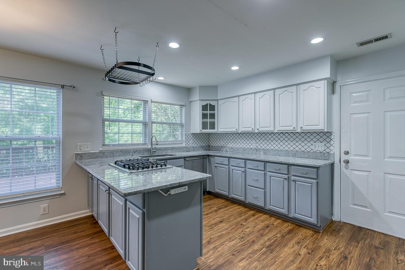 HAMPTON OAKS - Residential Lease