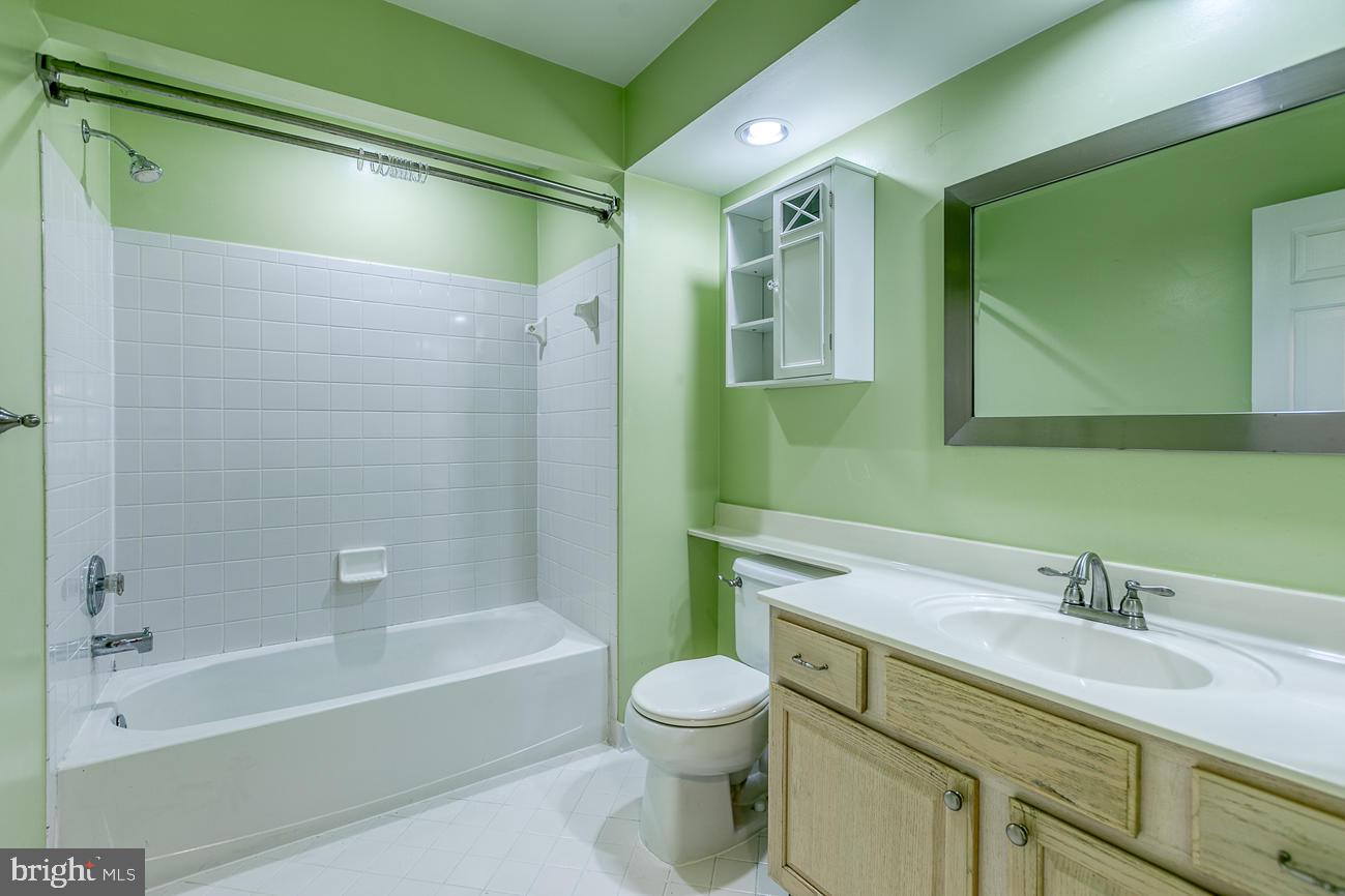 HAMPTON OAKS - Residential Lease