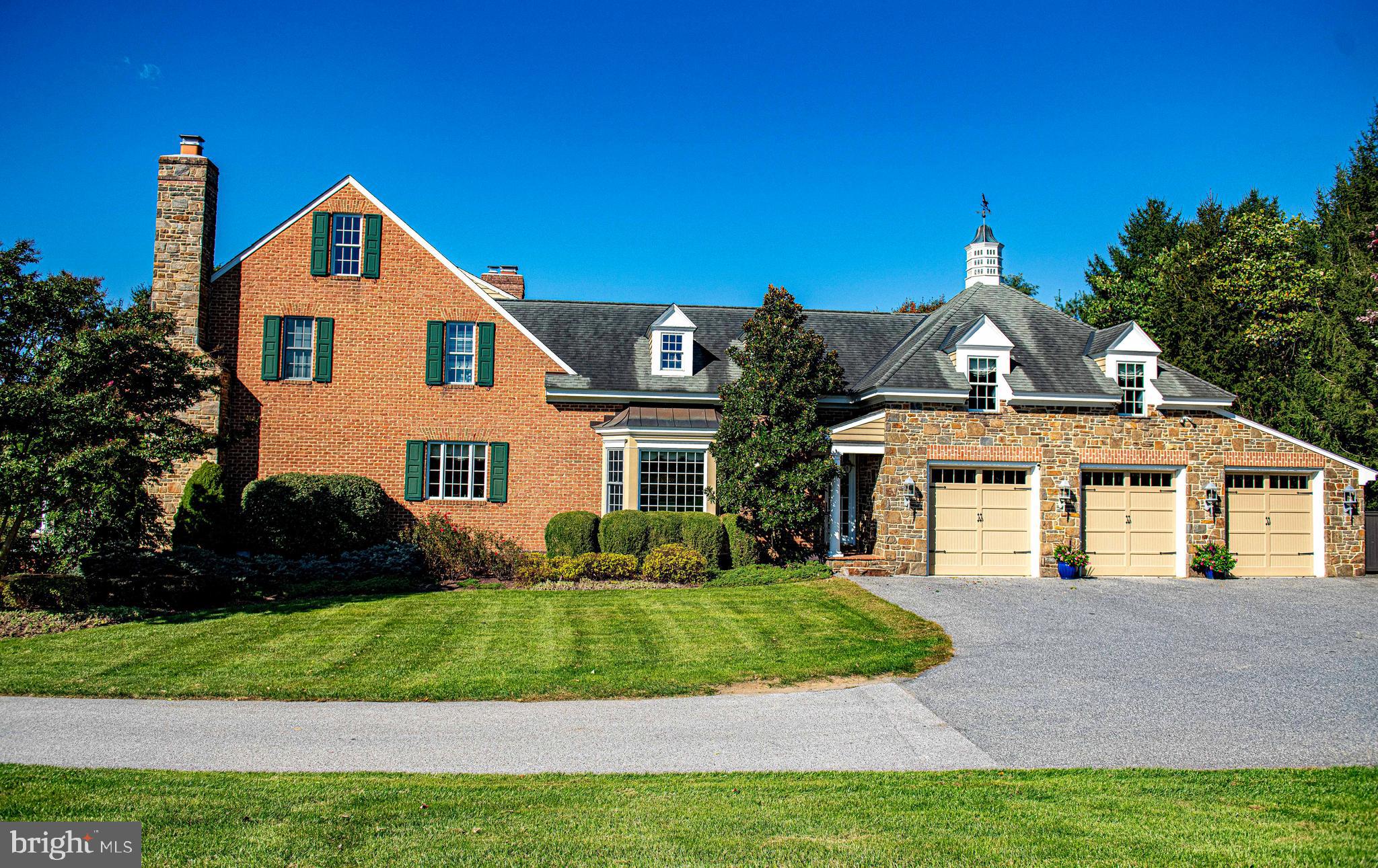 HAYFIELDS MANOR - Residential