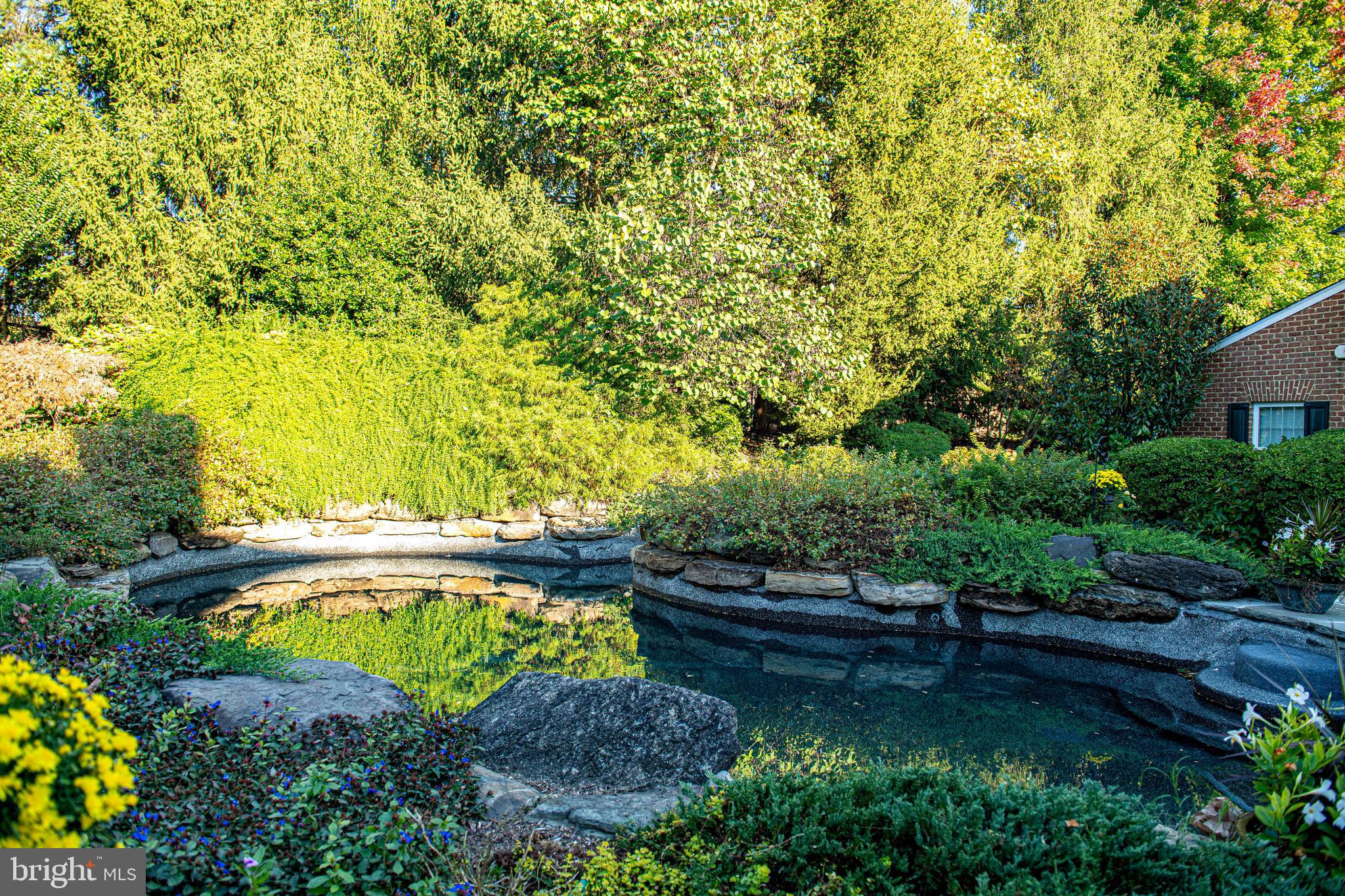 HAYFIELDS MANOR - Residential