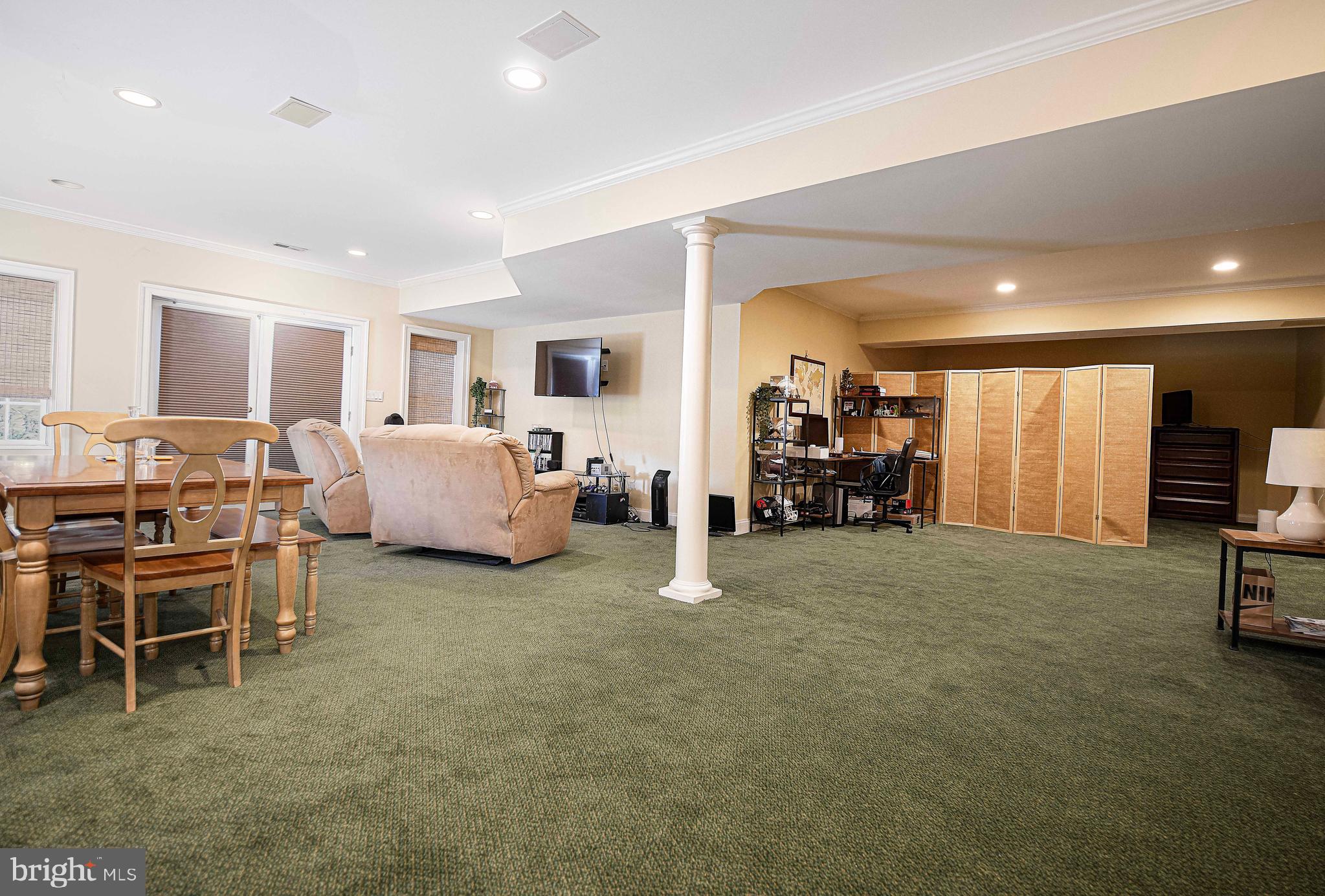 HAYFIELDS MANOR - Residential