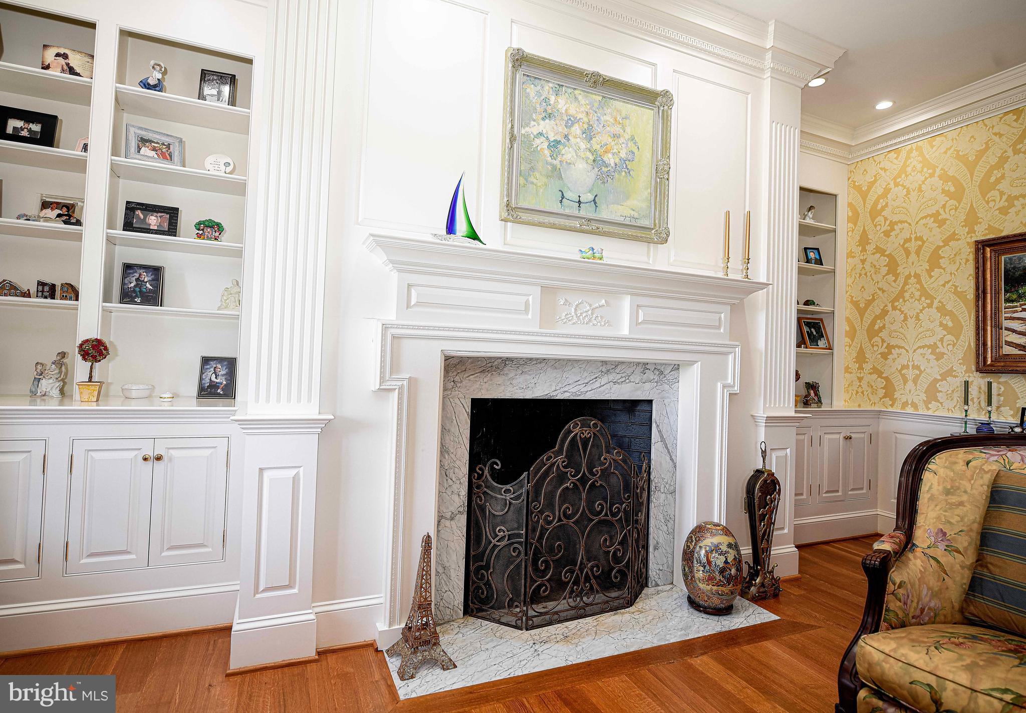 HAYFIELDS MANOR - Residential