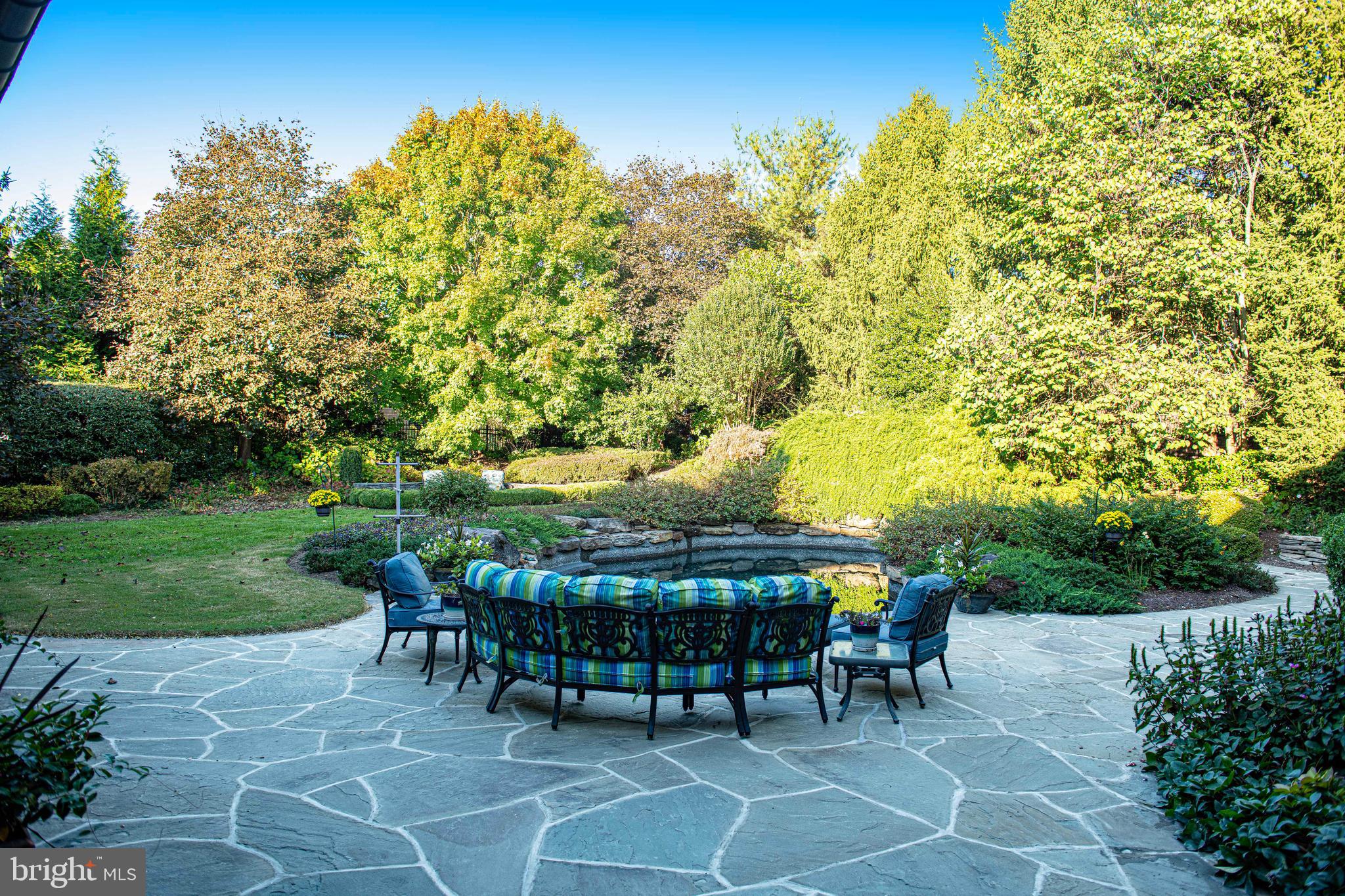 HAYFIELDS MANOR - Residential