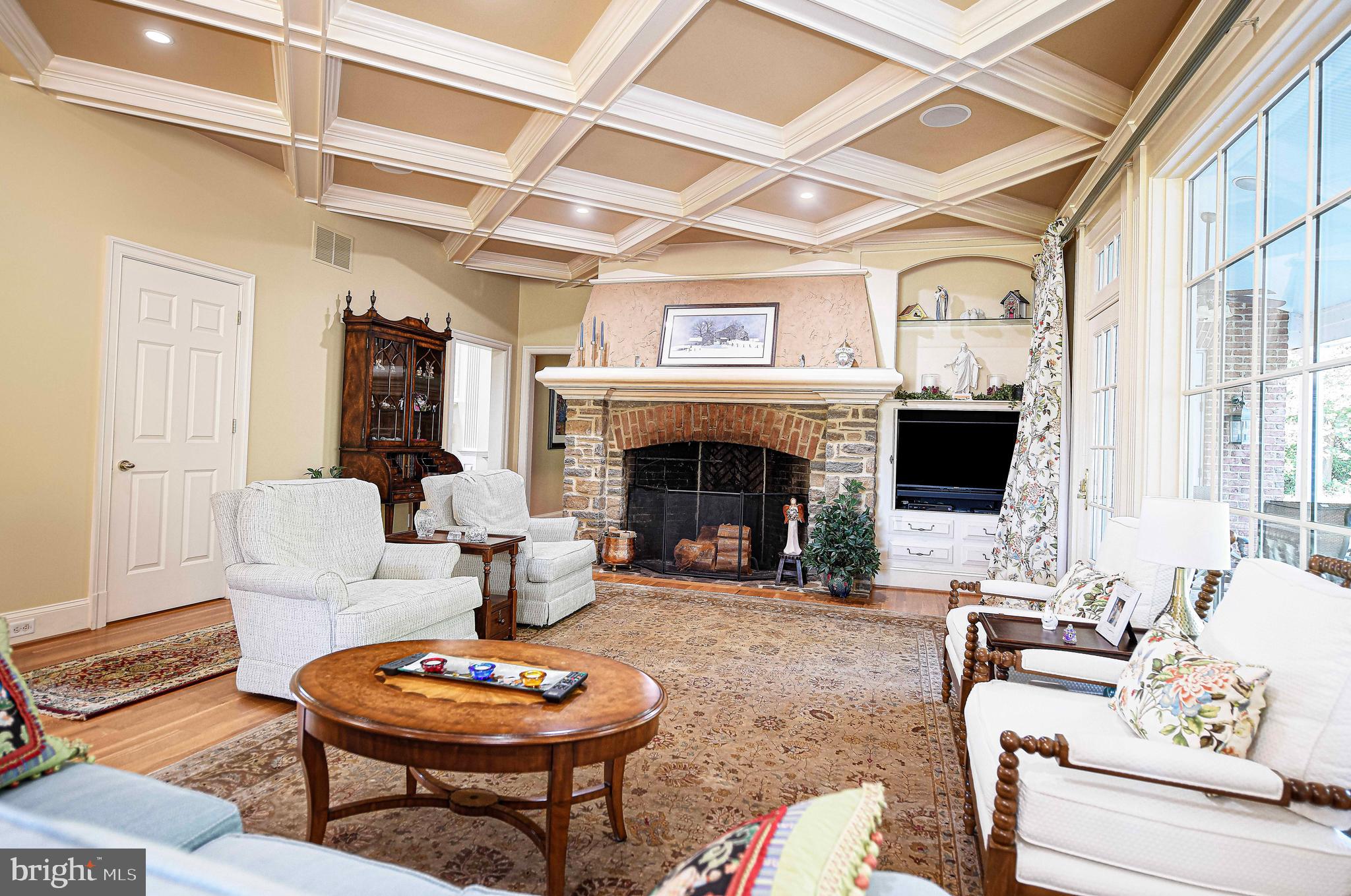 HAYFIELDS MANOR - Residential