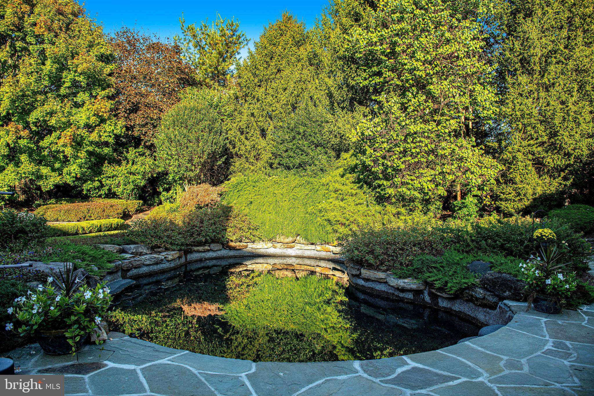 HAYFIELDS MANOR - Residential