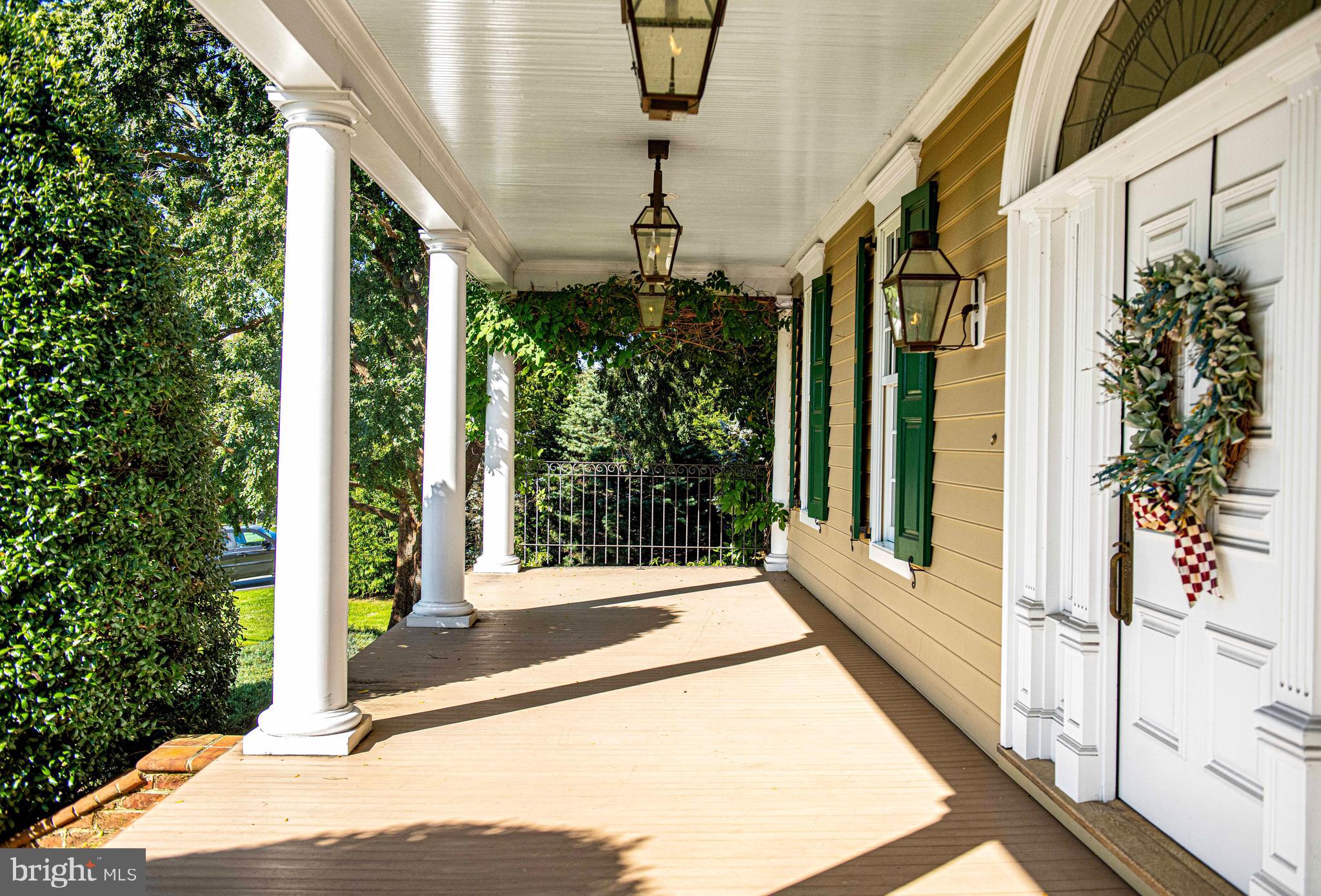 HAYFIELDS MANOR - Residential