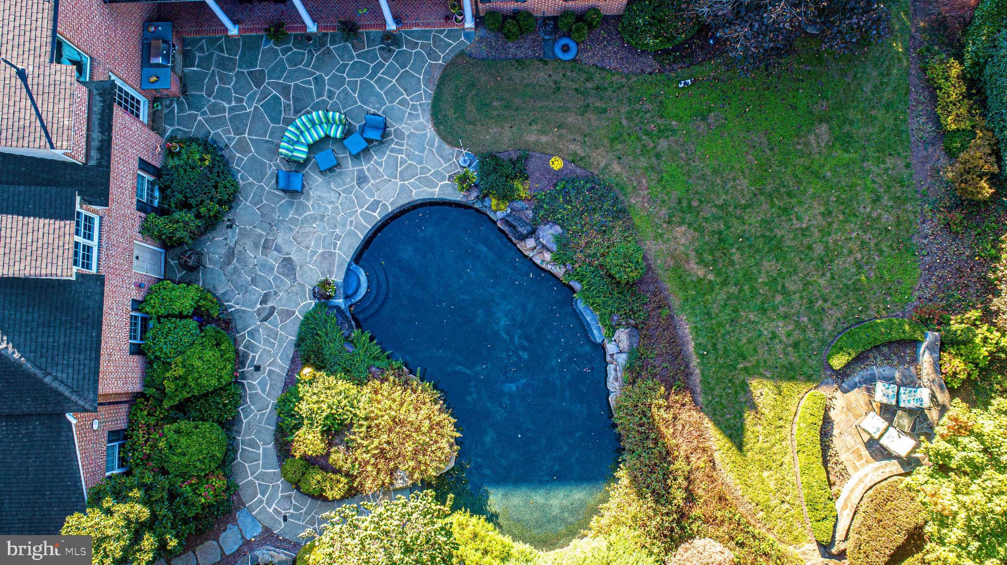 HAYFIELDS MANOR - Residential