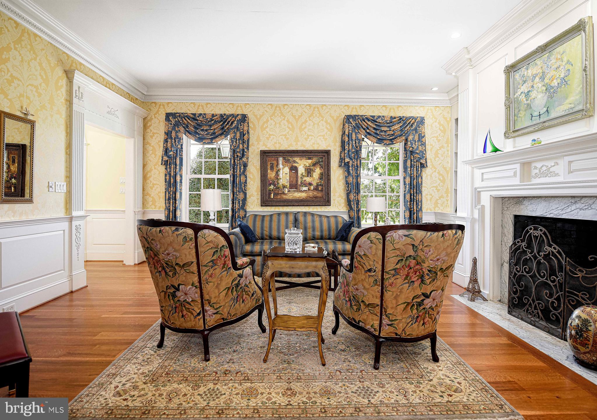 HAYFIELDS MANOR - Residential