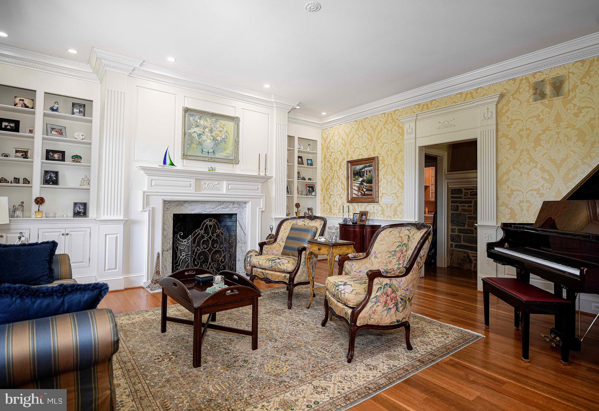 HAYFIELDS MANOR - Residential