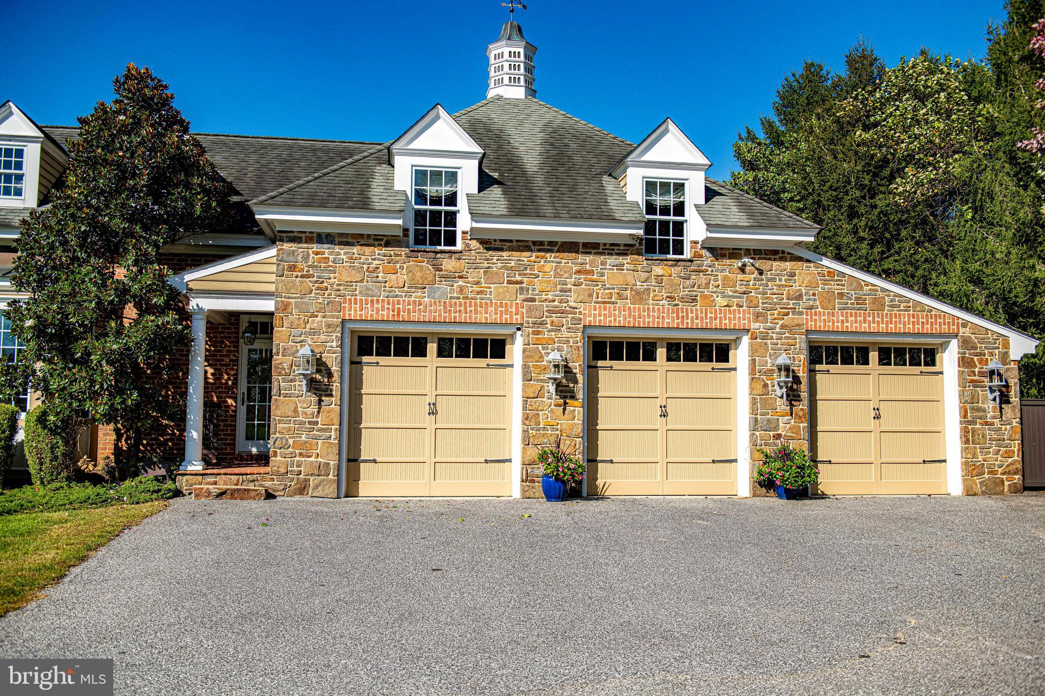 HAYFIELDS MANOR - Residential