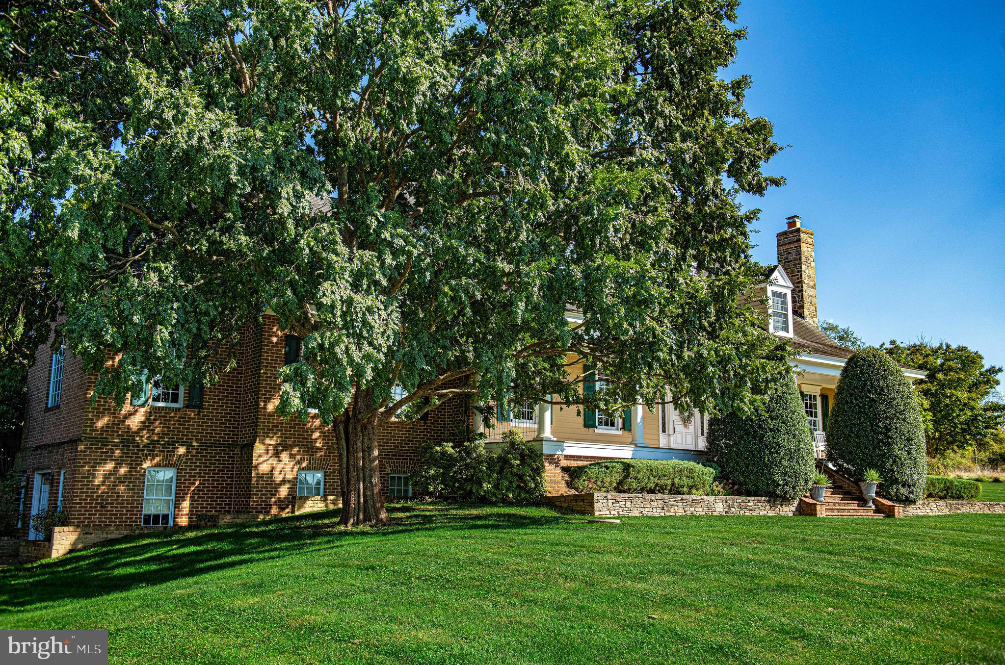 HAYFIELDS MANOR - Residential