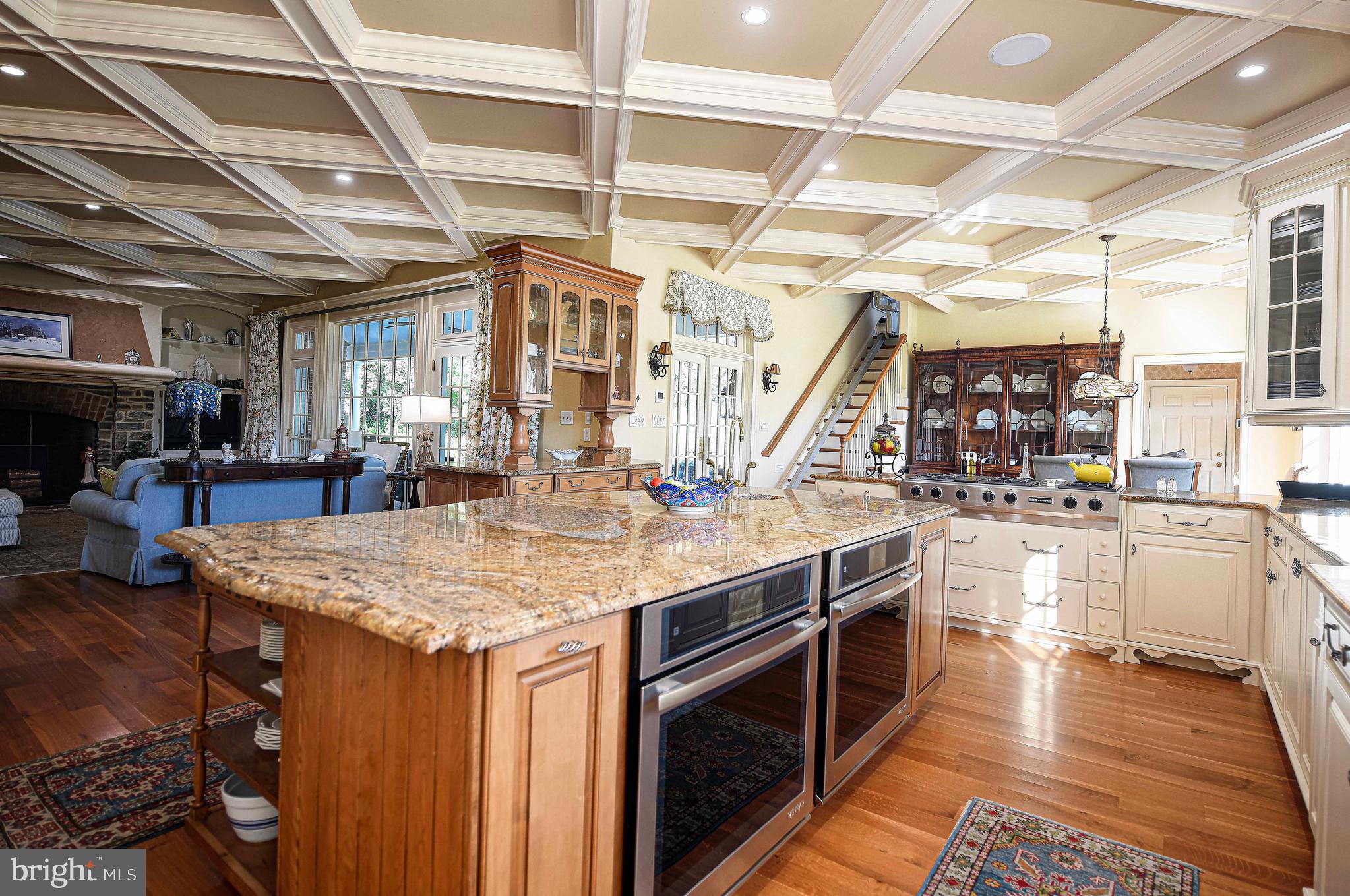 HAYFIELDS MANOR - Residential