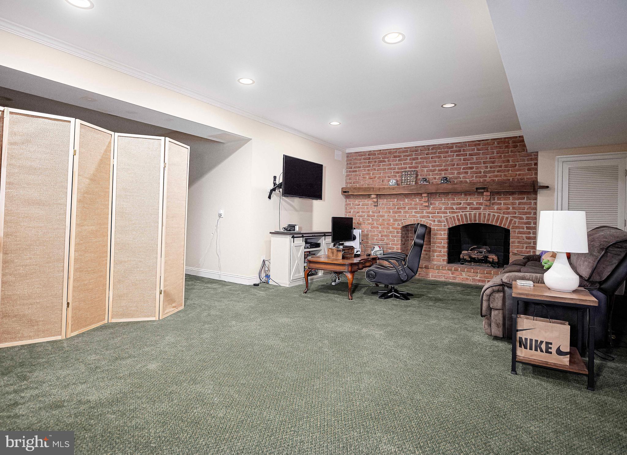 HAYFIELDS MANOR - Residential