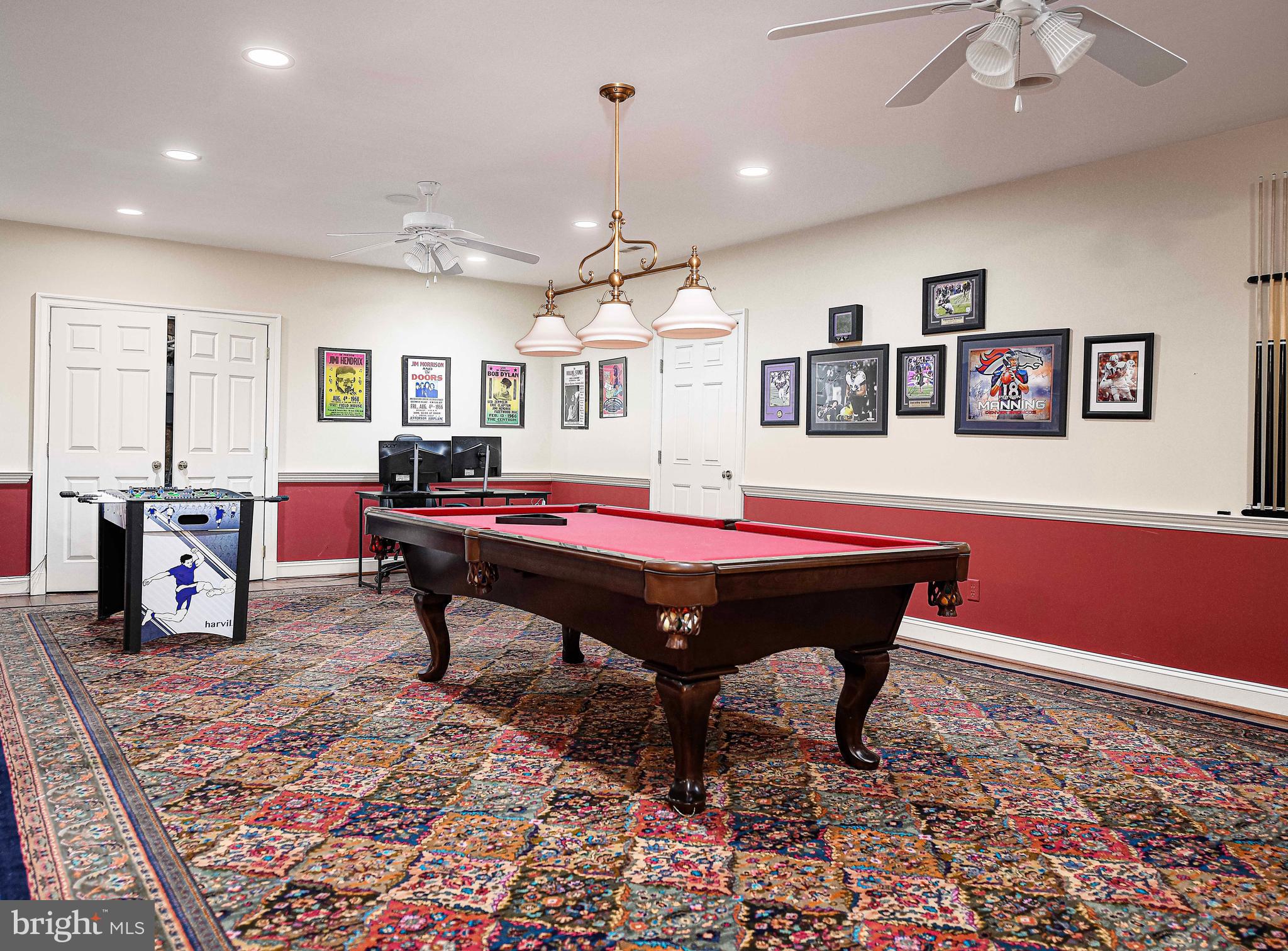 HAYFIELDS MANOR - Residential