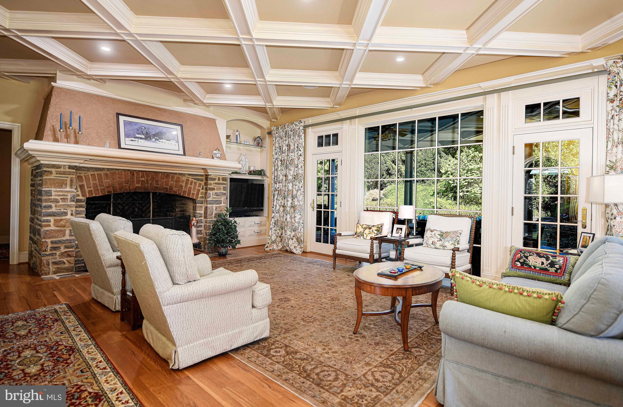 HAYFIELDS MANOR - Residential