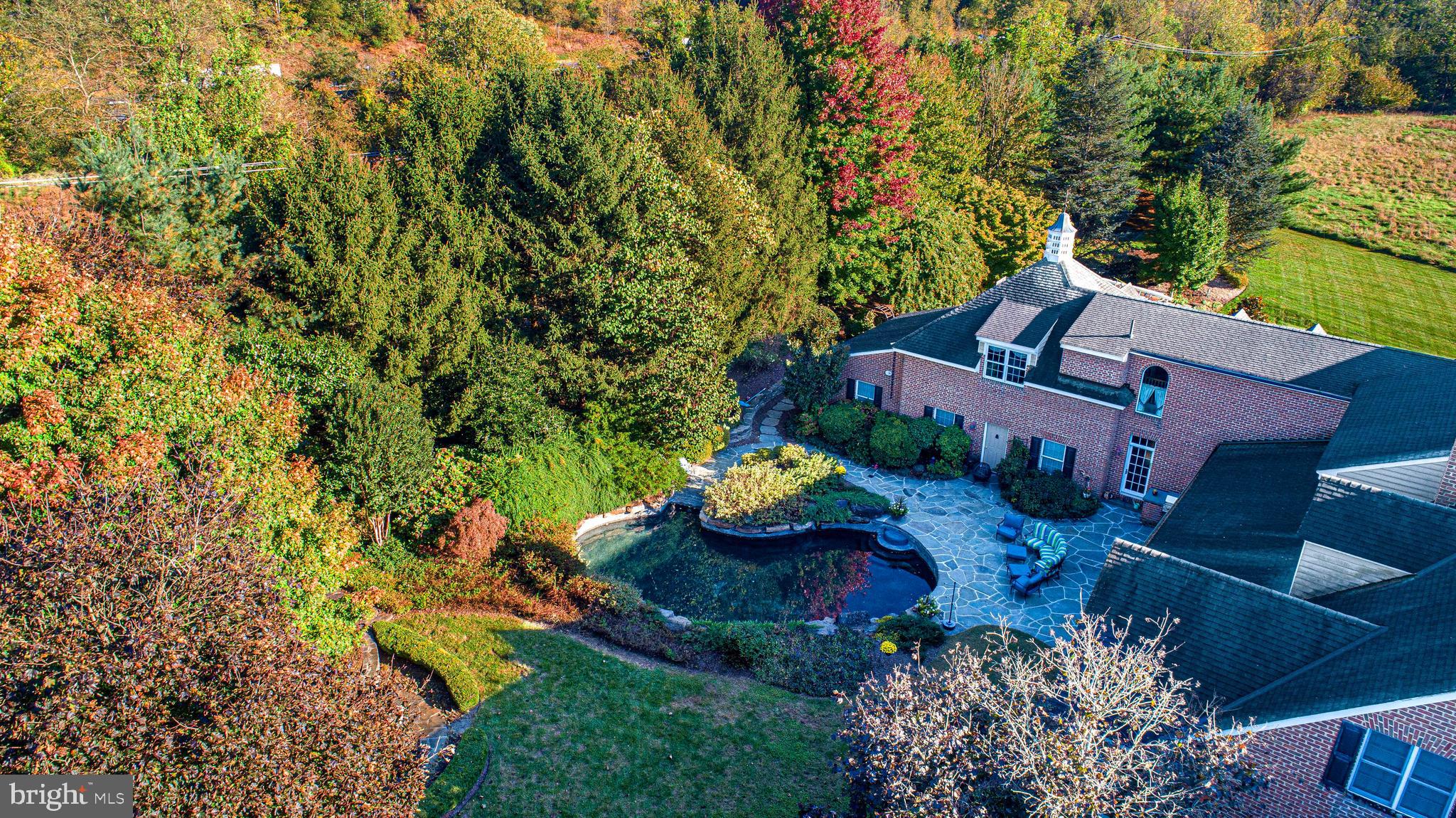 HAYFIELDS MANOR - Residential