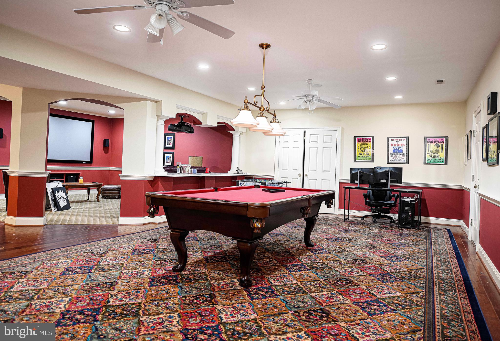 HAYFIELDS MANOR - Residential