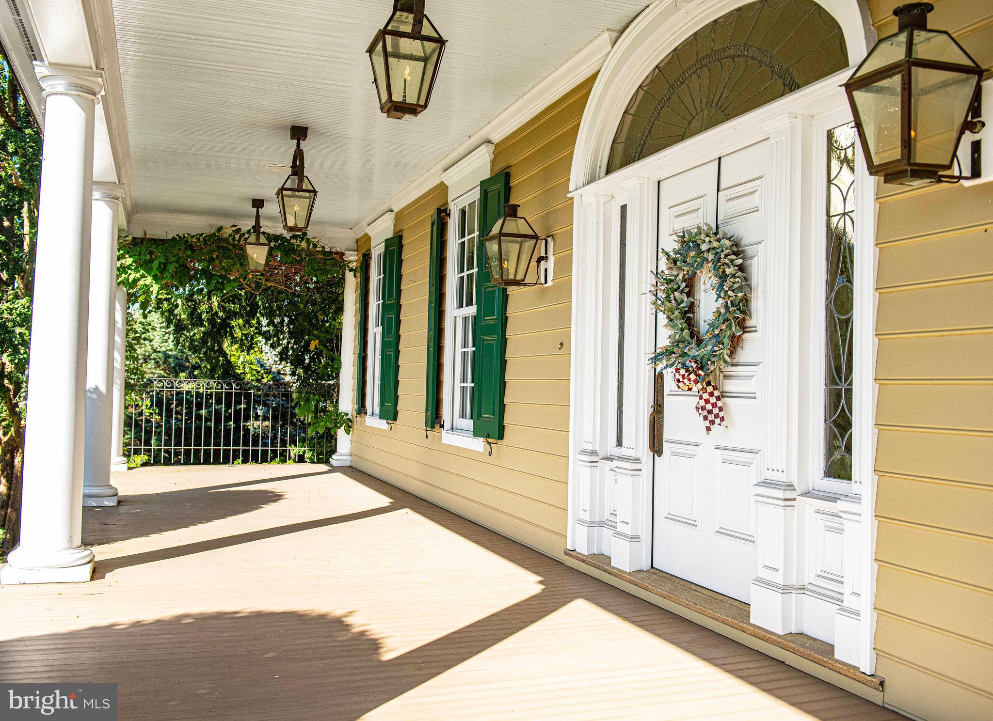 HAYFIELDS MANOR - Residential