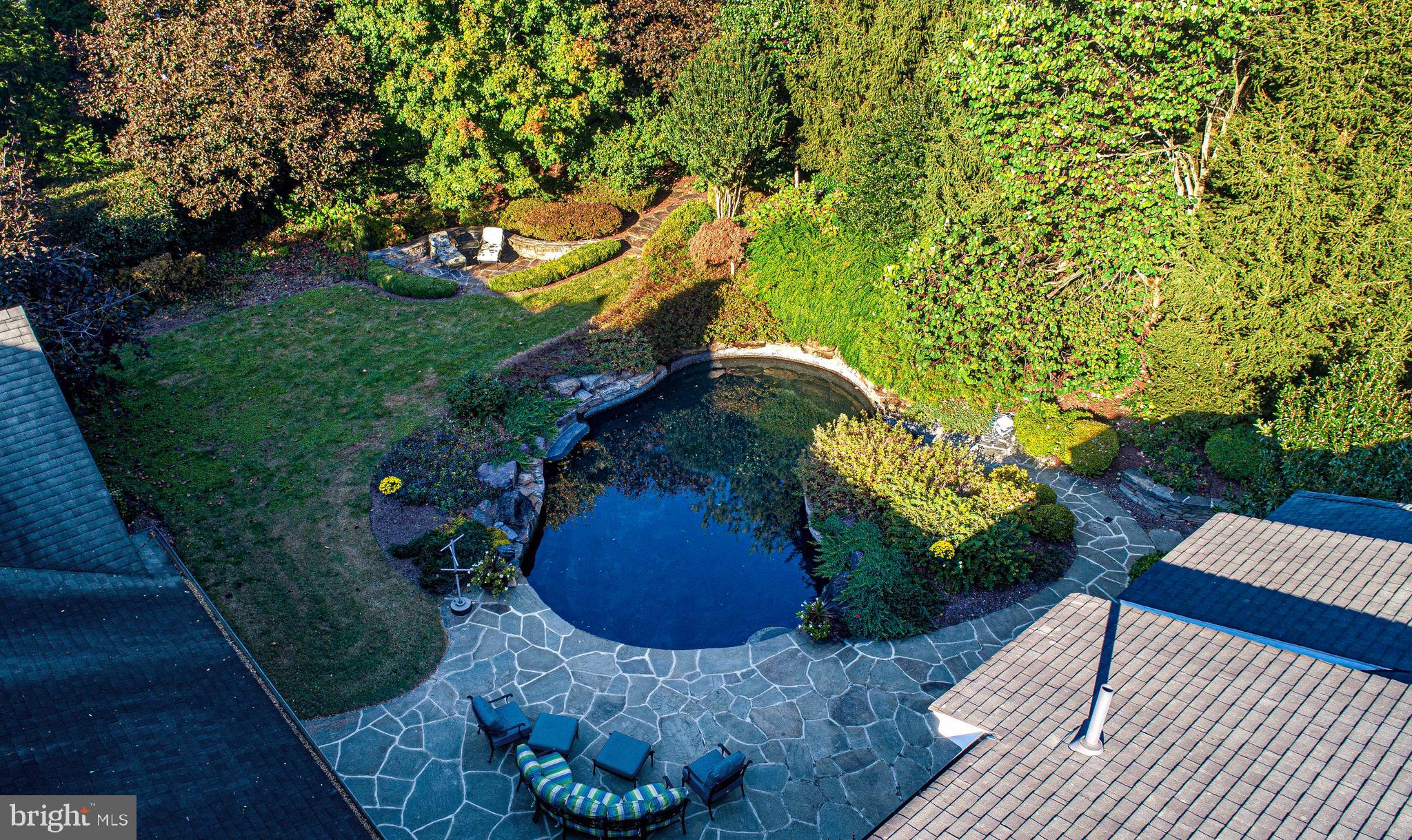 HAYFIELDS MANOR - Residential