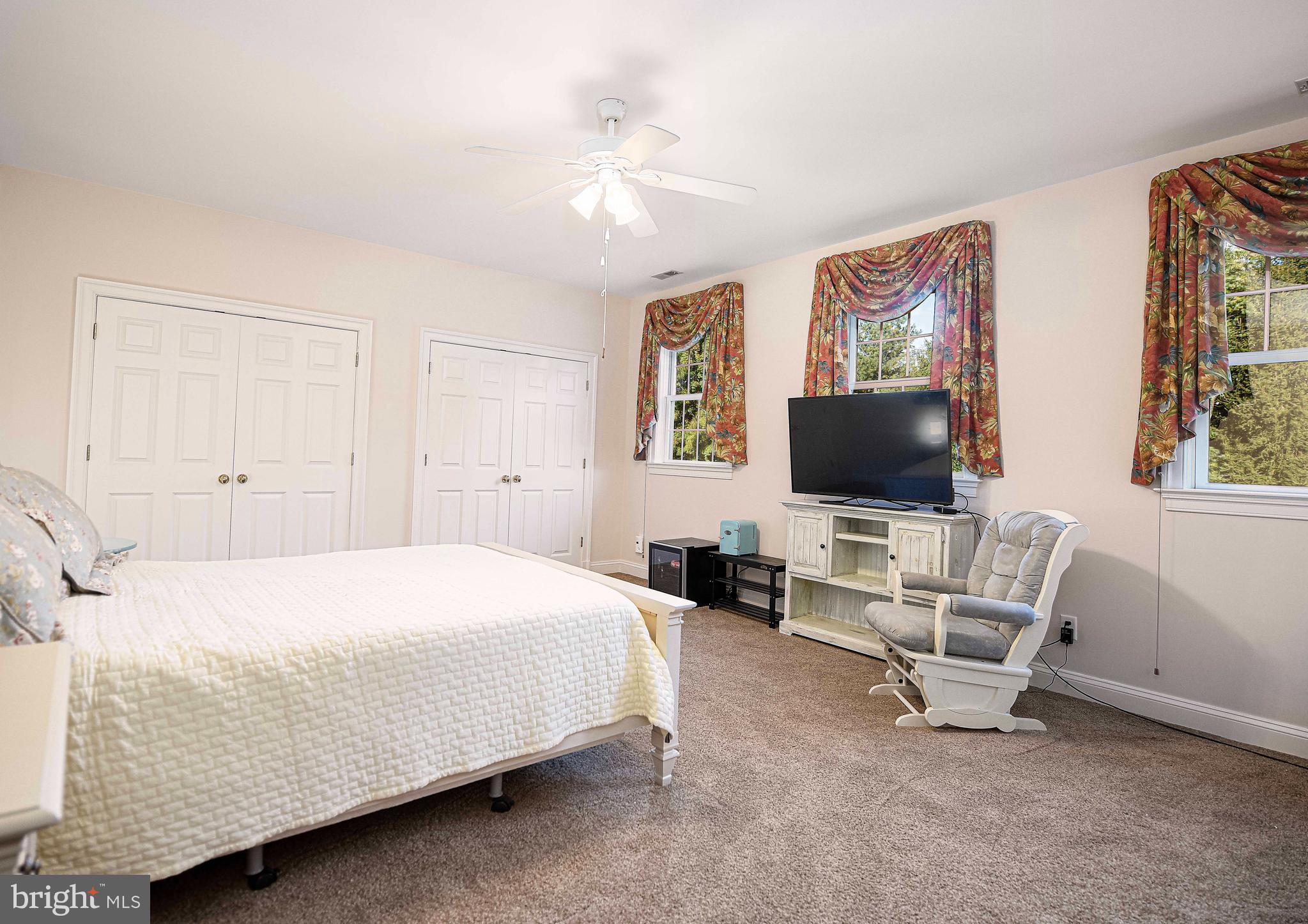 HAYFIELDS MANOR - Residential