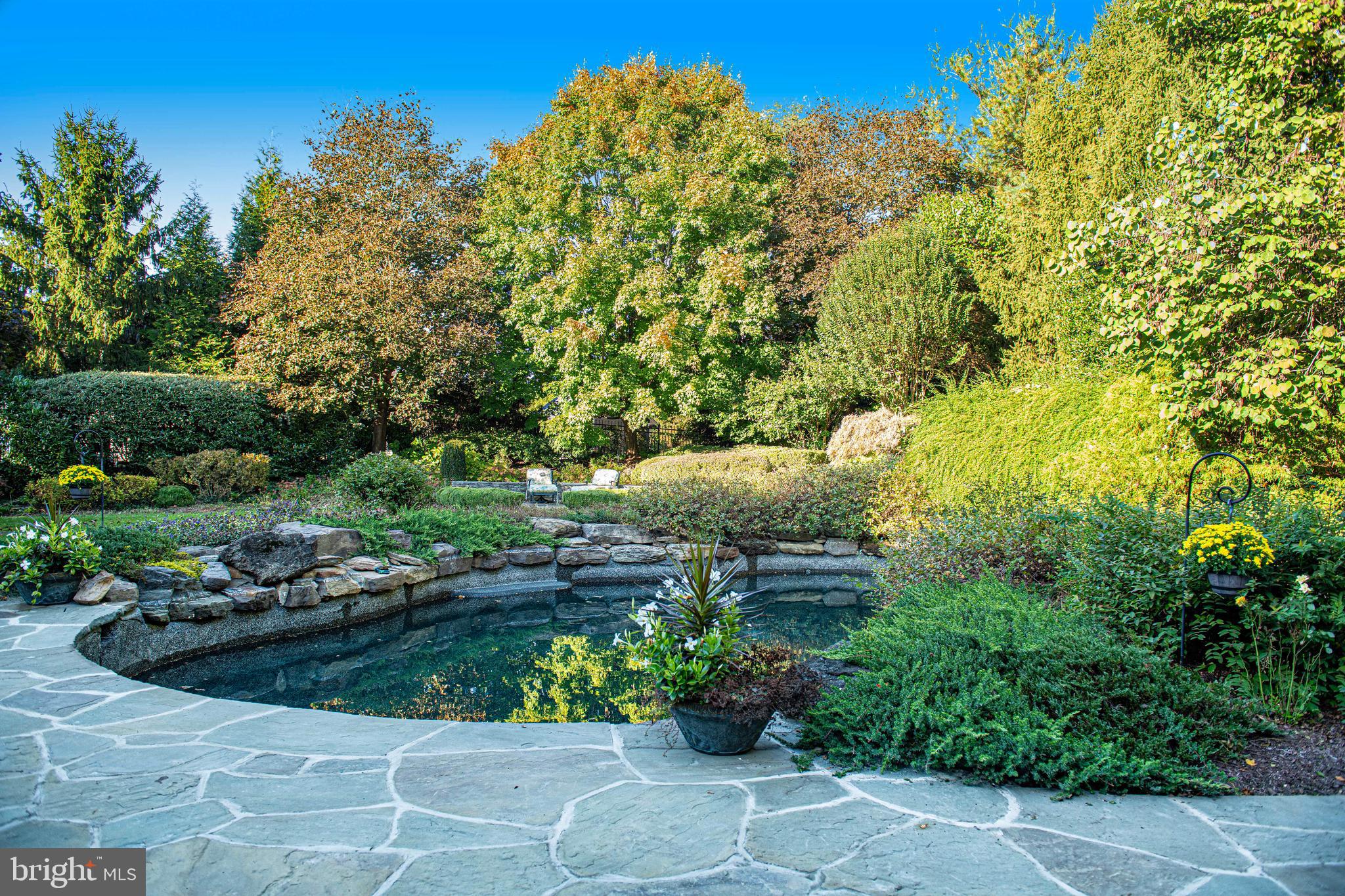 HAYFIELDS MANOR - Residential