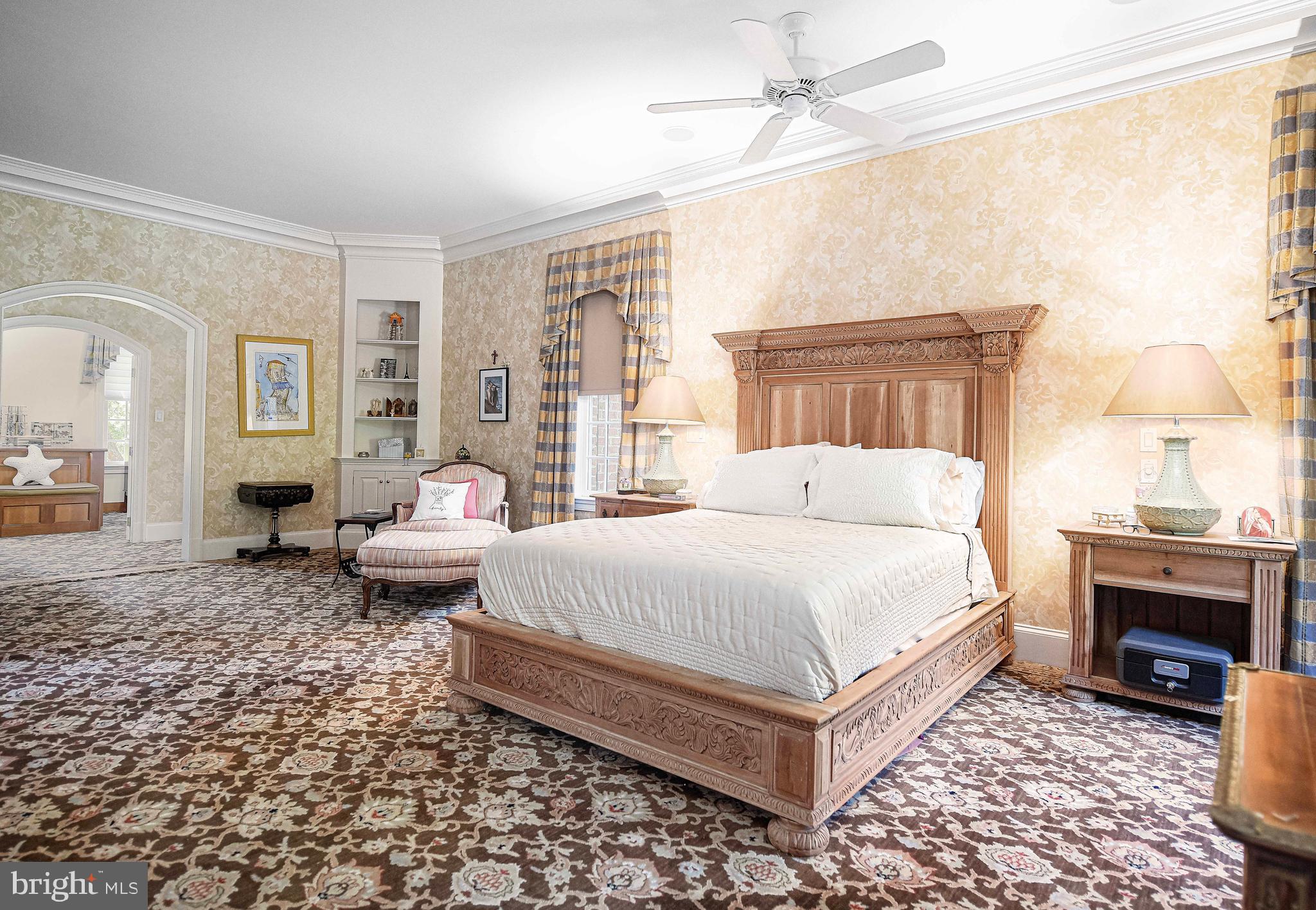 HAYFIELDS MANOR - Residential