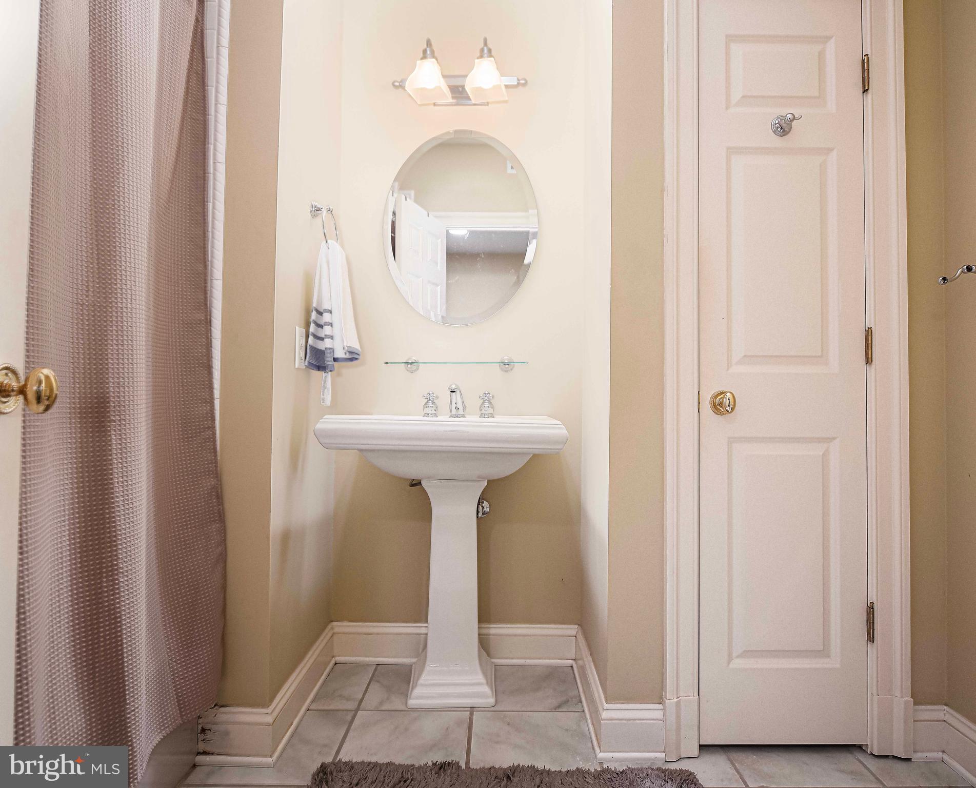 HAYFIELDS MANOR - Residential