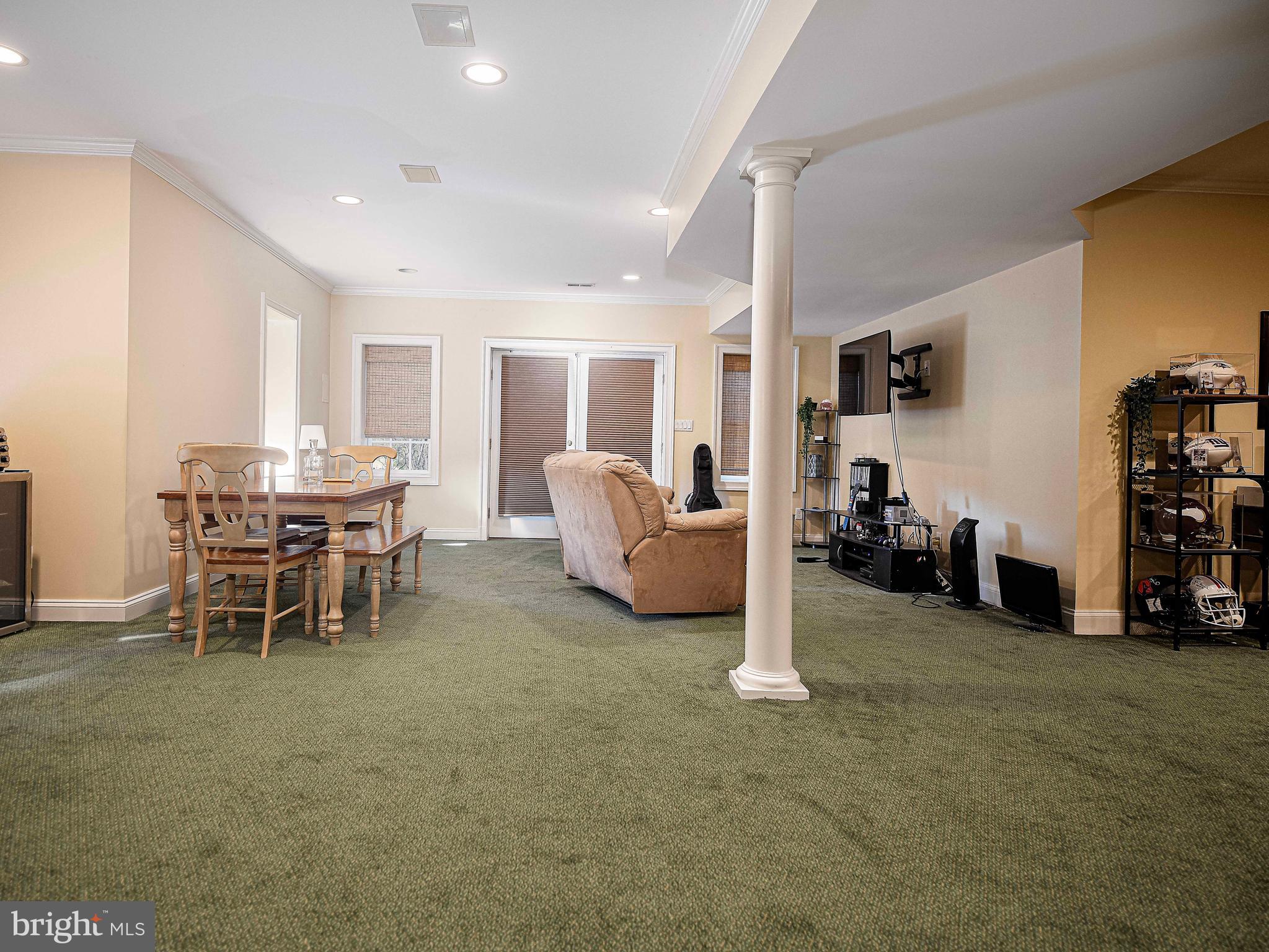 HAYFIELDS MANOR - Residential