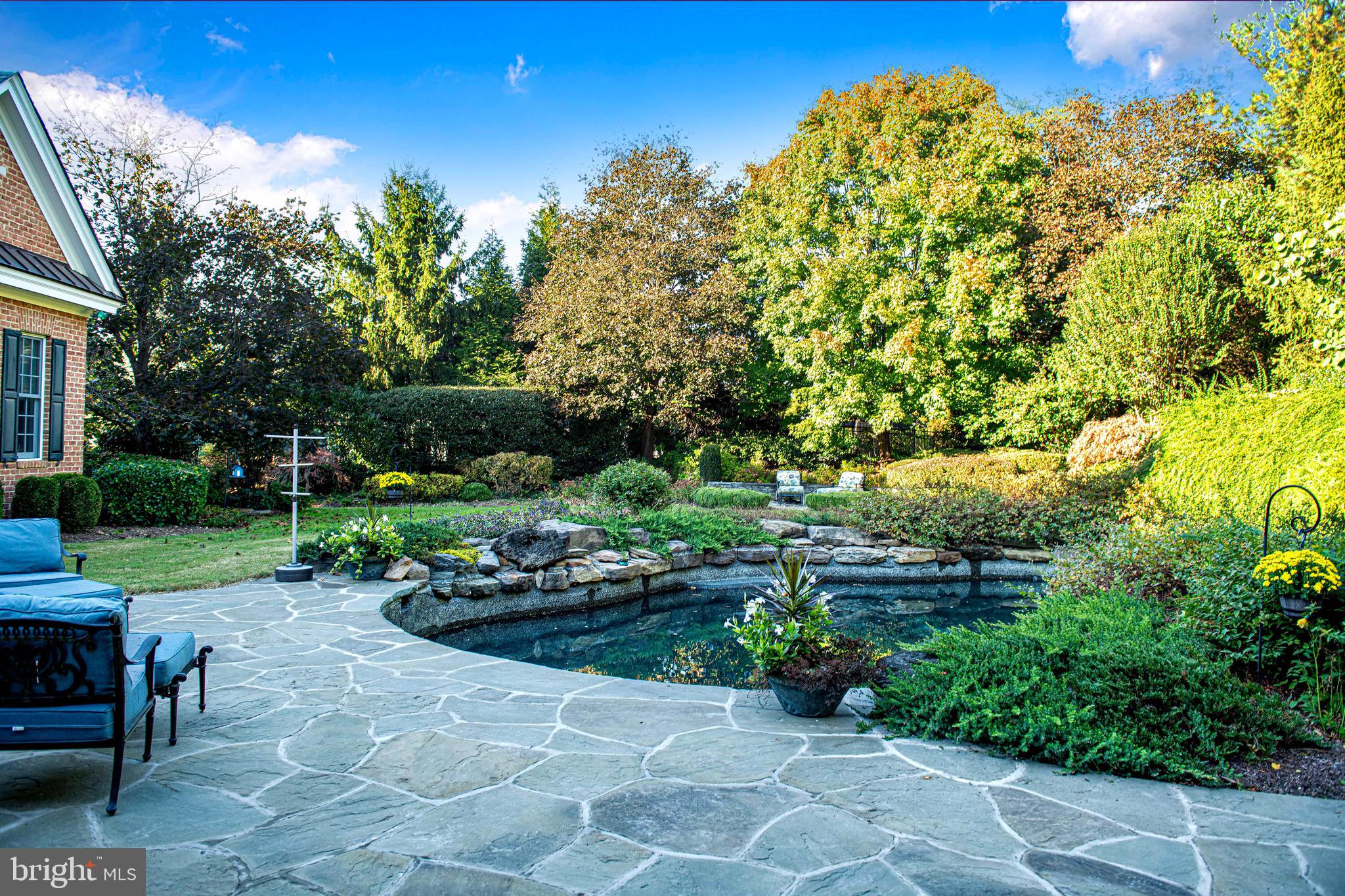 HAYFIELDS MANOR - Residential