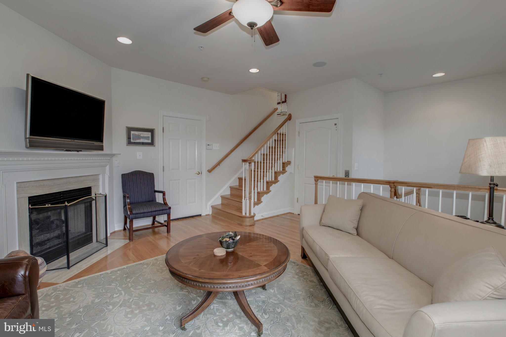 MCLEAN CREST - Residential