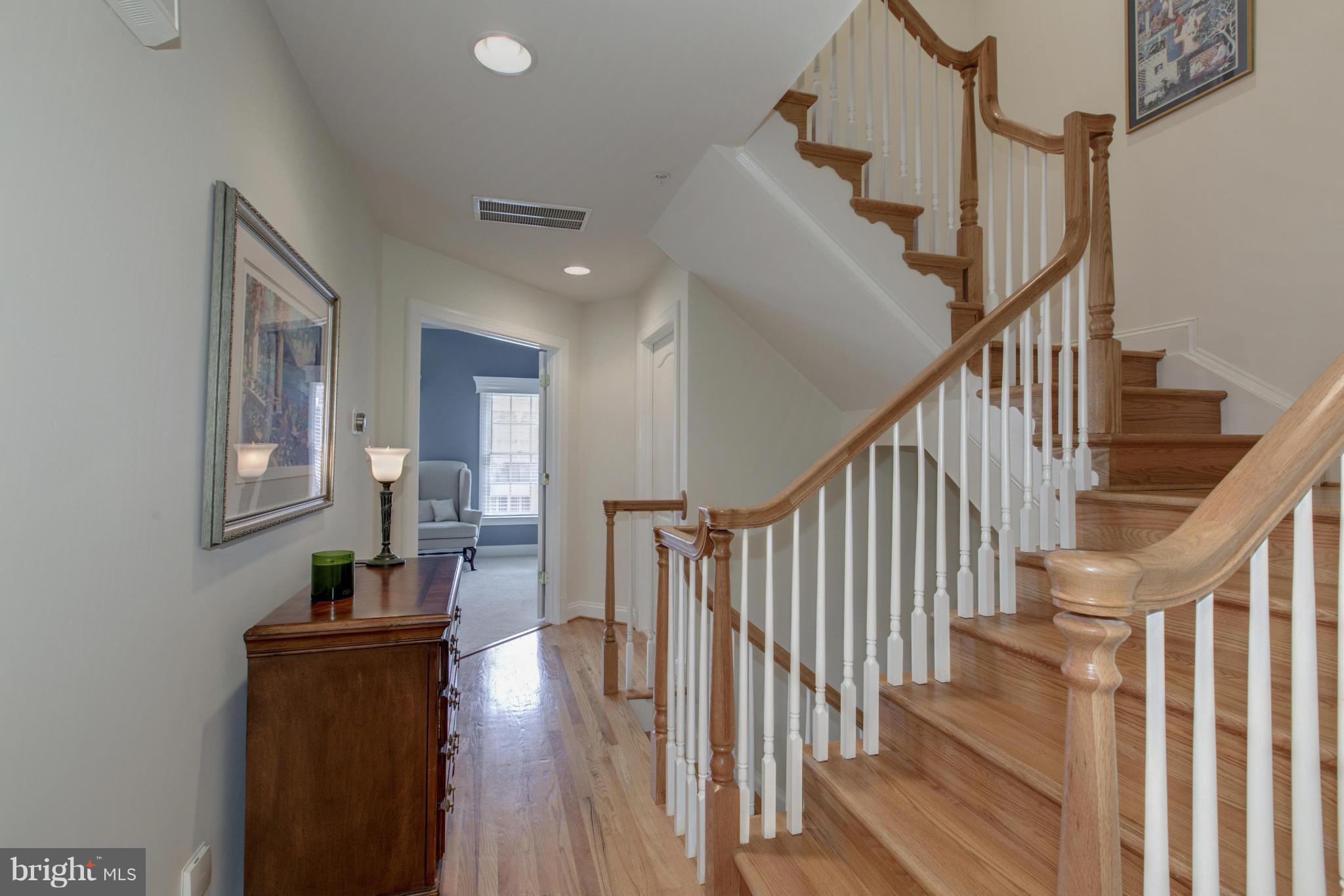 MCLEAN CREST - Residential