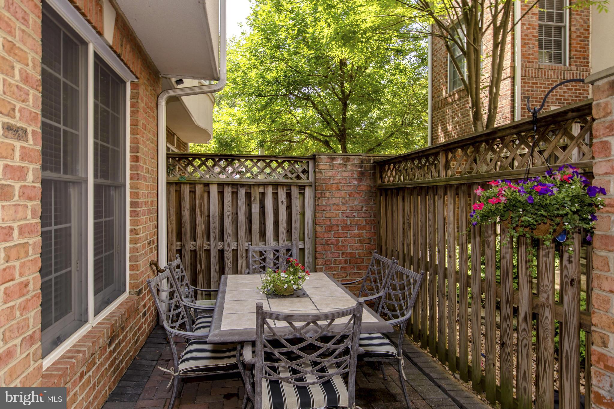 MCLEAN CREST - Residential