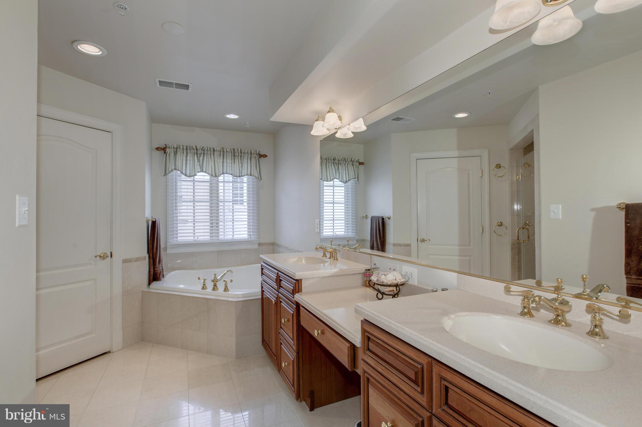 MCLEAN CREST - Residential