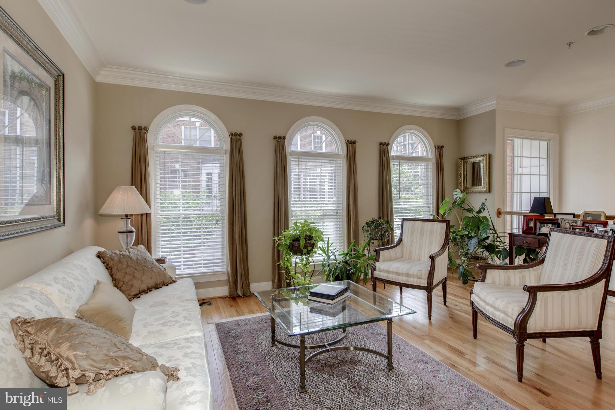 MCLEAN CREST - Residential