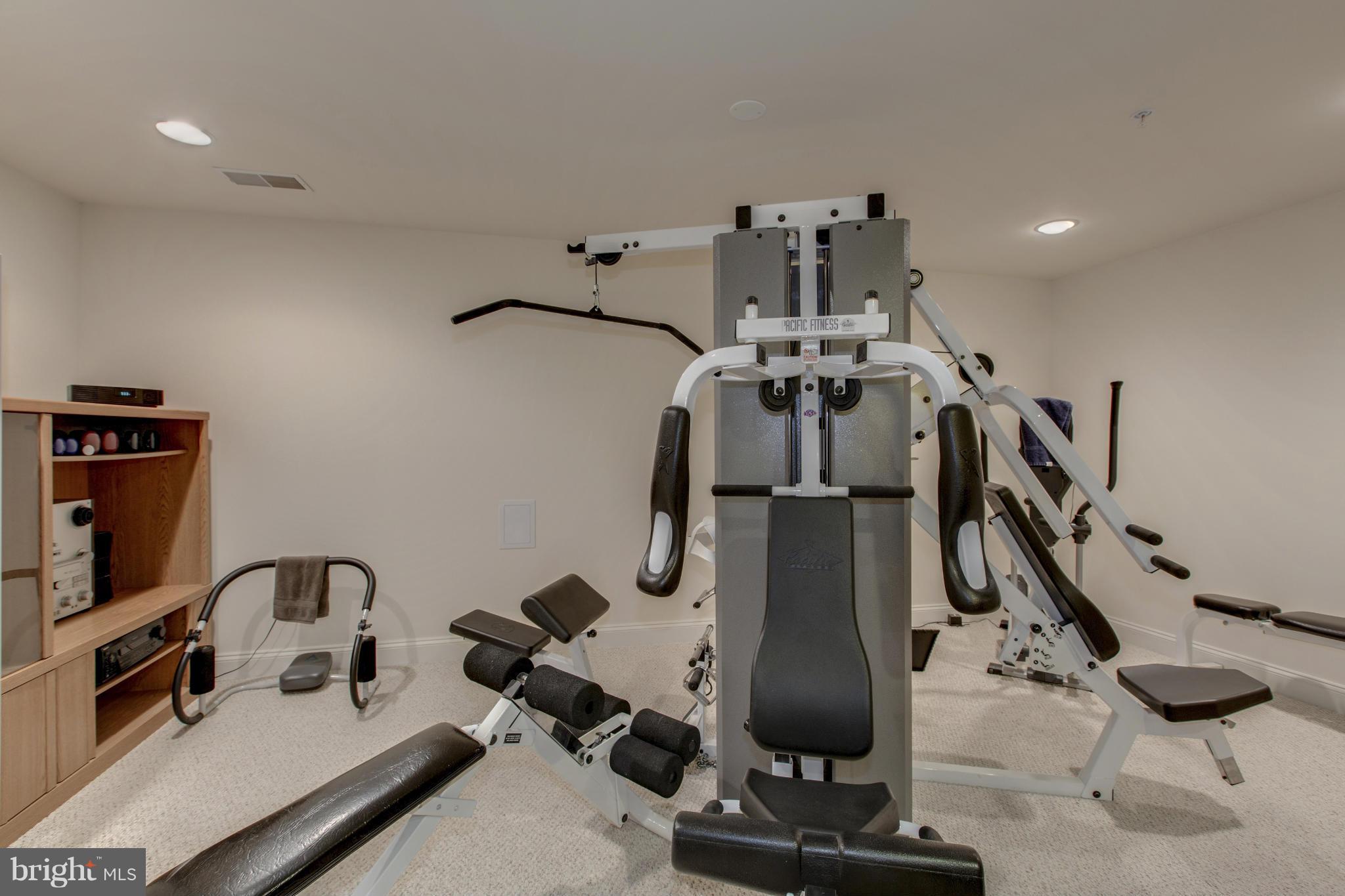 MCLEAN CREST - Residential