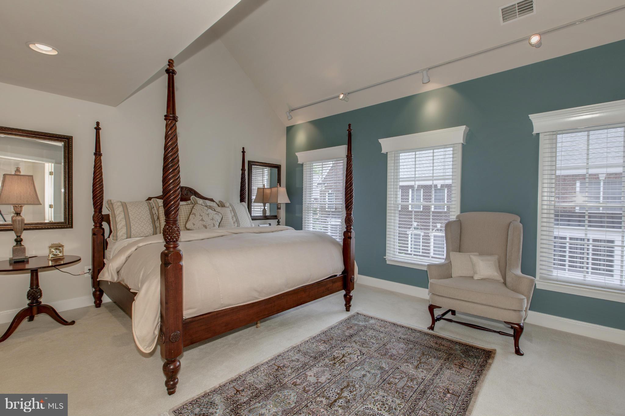 MCLEAN CREST - Residential