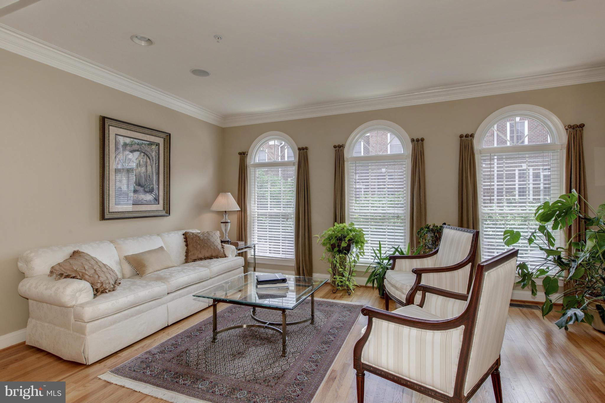 MCLEAN CREST - Residential