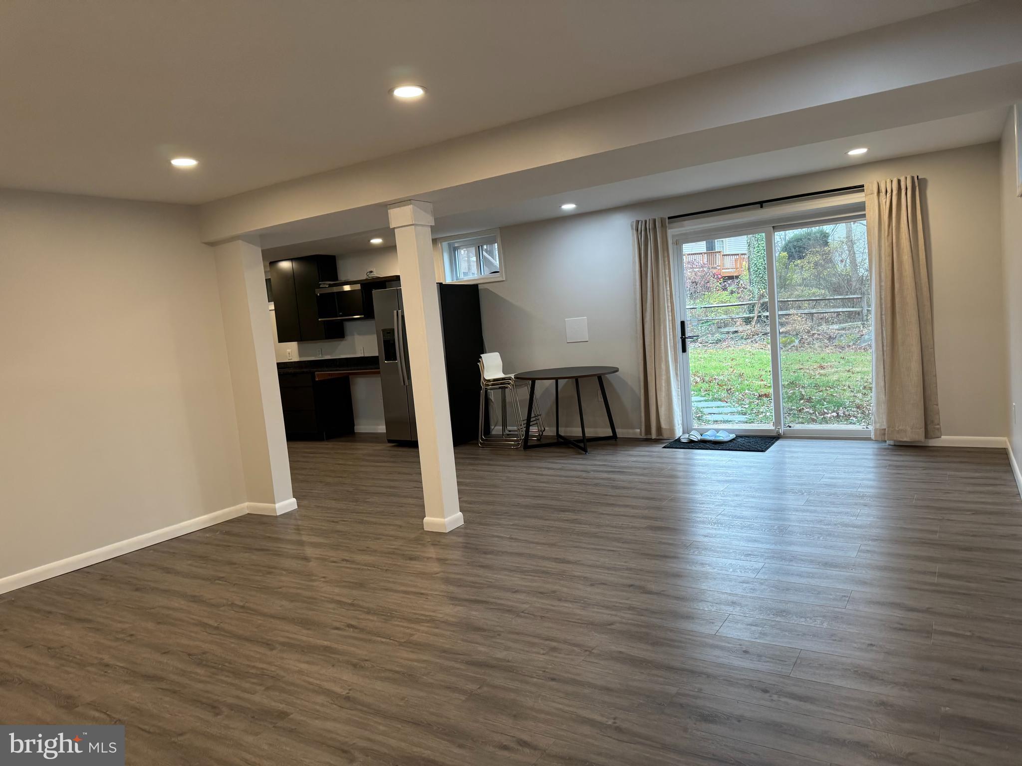 POPLAR TREE - Residential Lease