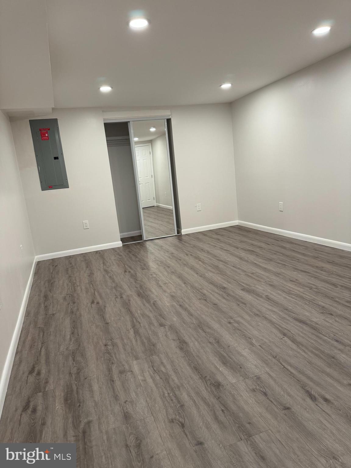 POPLAR TREE - Residential Lease