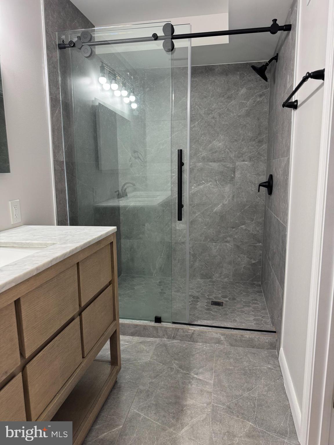 POPLAR TREE - Residential Lease