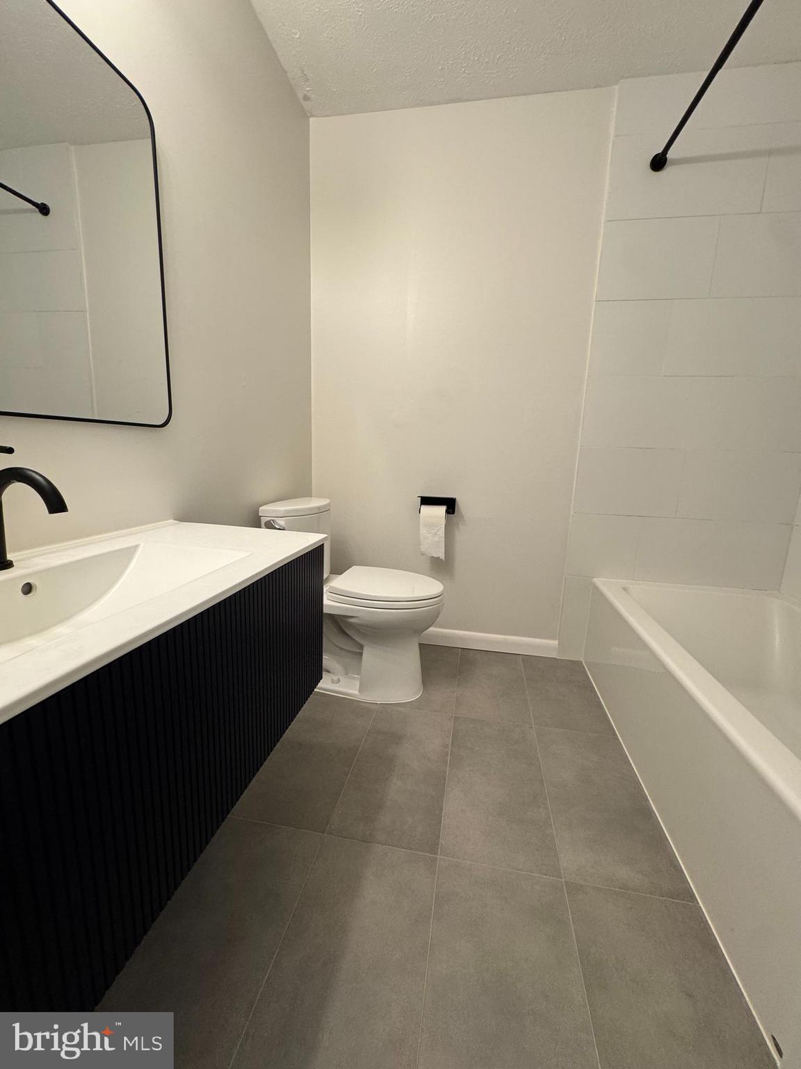 POPLAR TREE - Residential Lease